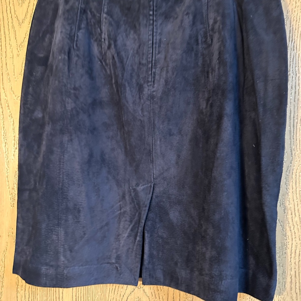 Suede short Navy Blue skirt size 12 back zipper.